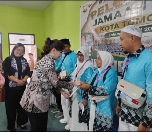 Wawali Melepas 10 Orang Jemaah Haji asal Tomohon