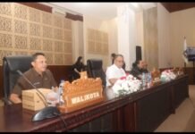 Sekdakot Roring Hadiri Paripurna Calon Pengganti Pimpinan DPRD Tomohon