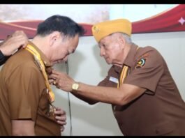 Kontribusi dan Perhatian pada Veteran, Walikota Tomohon Dianugerahi Bintang LVRI