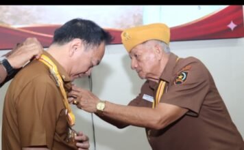 Kontribusi dan Perhatian pada Veteran, Walikota Tomohon Dianugerahi Bintang LVRI