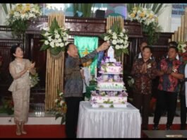 Hadiri HUT GMIM Kakaskasen Eben Haezer, Walikota Ajak Jemaat Jaga Kelestarian Lingkungan